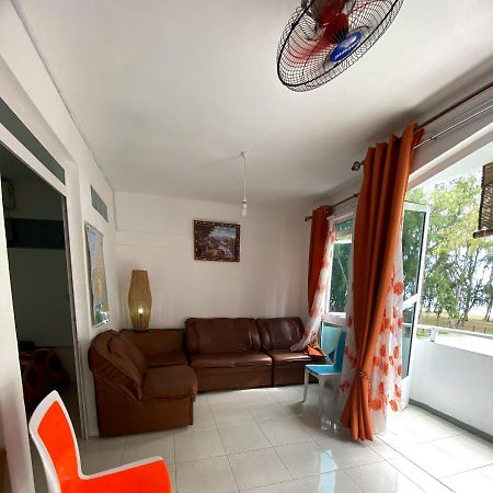 Sea Front 2 Bedrooms Apartment Flic en Flac Ngoại thất bức ảnh